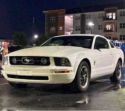White 2006 Ford Mustang Base
