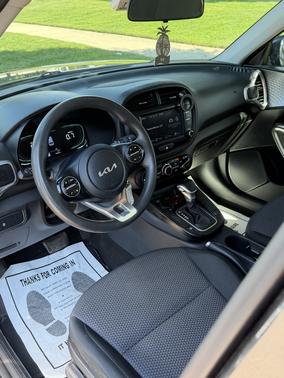 Gray 2024 Kia Soul LX