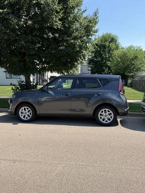 Gray 2024 Kia Soul LX