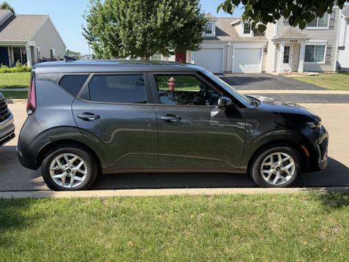 Gray 2024 Kia Soul LX