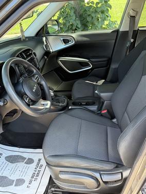 Gray 2024 Kia Soul LX