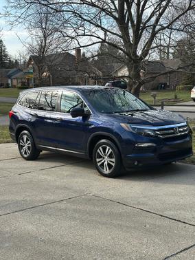 Blue 2017 Honda Pilot EX