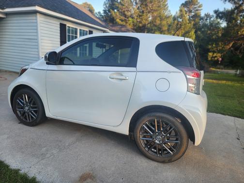 White 2014 Scion iQ Base