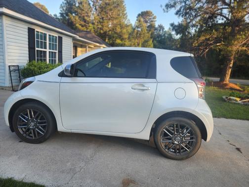 White 2014 Scion iQ Base