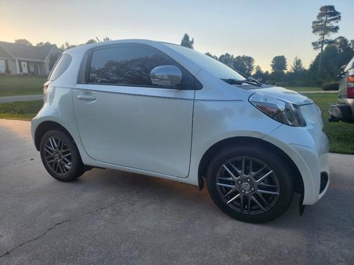 White 2014 Scion iQ Base