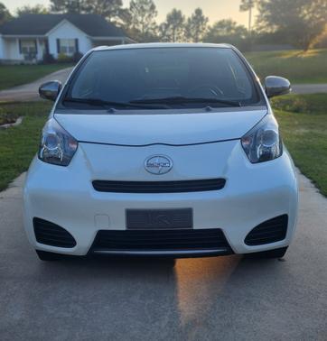 White 2014 Scion iQ Base