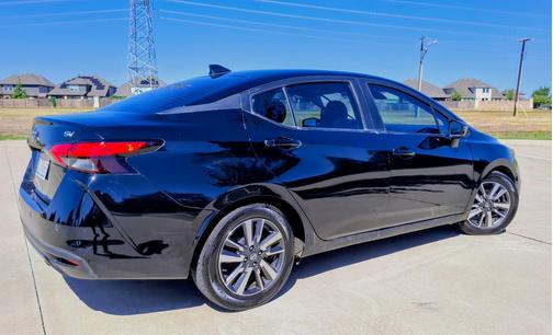 Black 2020 Nissan Versa 1.6 SV