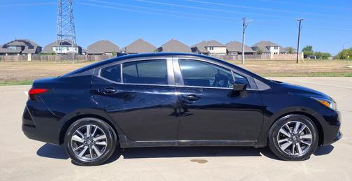 Black 2020 Nissan Versa 1.6 SV