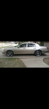 2000 Lincoln Town Car Signature