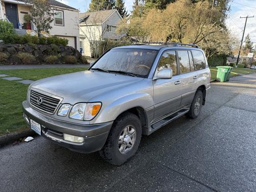 2001 Lexus LX 470 Base