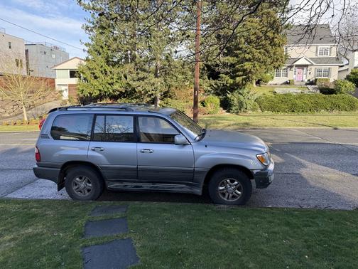 2001 Lexus LX 470 Base
