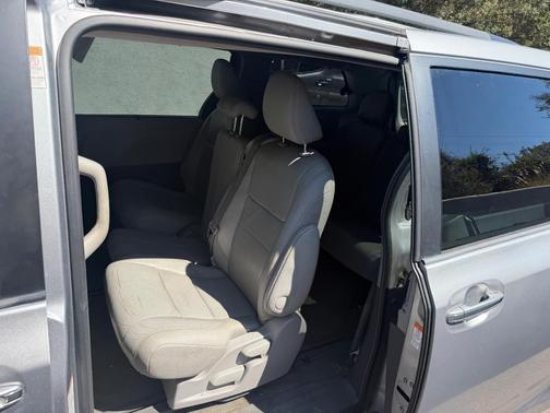Silver 2017 Toyota Sienna XLE
