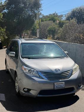 Silver 2017 Toyota Sienna XLE