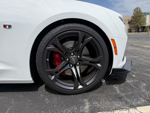 White 2023 Chevrolet Camaro 2SS