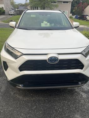 White 2022 Toyota RAV4 Hybrid SE