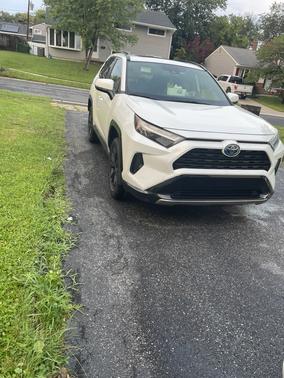 White 2022 Toyota RAV4 Hybrid SE