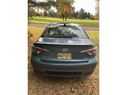 2016 Hyundai SONATA Hybrid Limited