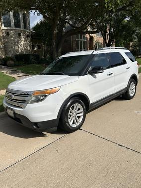 White 2013 Ford Explorer XLT