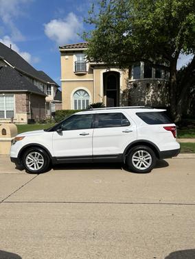 White 2013 Ford Explorer XLT