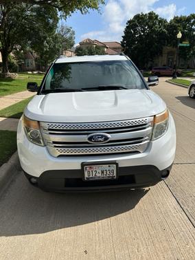 White 2013 Ford Explorer XLT
