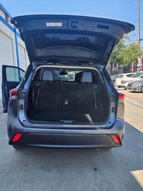 Gray 2022 Toyota Highlander XLE