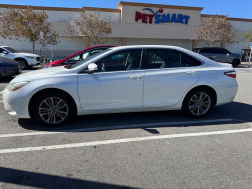 Beige 2017 Toyota Camry SE