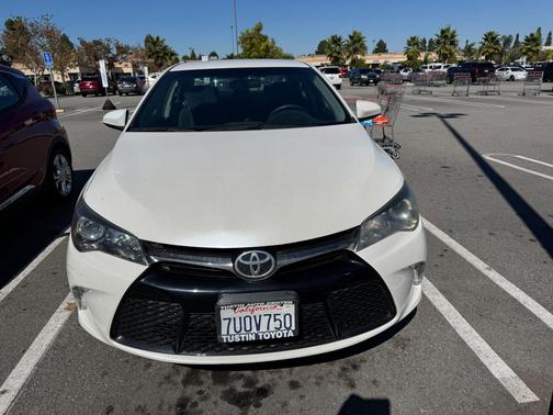 Beige 2017 Toyota Camry SE