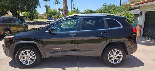 Black 2017 Jeep Cherokee Latitude