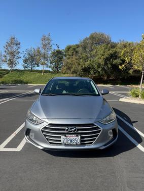 Gray 2017 Hyundai ELANTRA SE