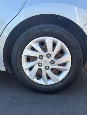 Gray 2017 Hyundai ELANTRA SE