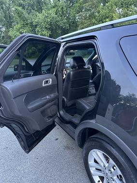Black 2014 Ford Explorer XLT