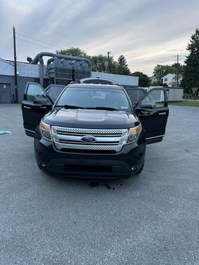 Black 2014 Ford Explorer XLT