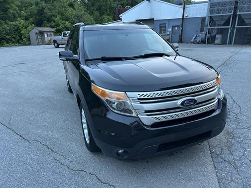 Black 2014 Ford Explorer XLT
