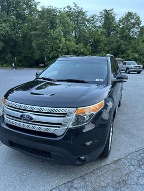 Black 2014 Ford Explorer XLT