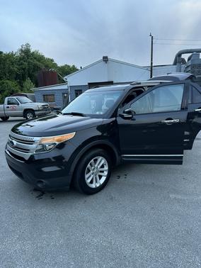 Black 2014 Ford Explorer XLT