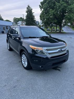 Black 2014 Ford Explorer XLT