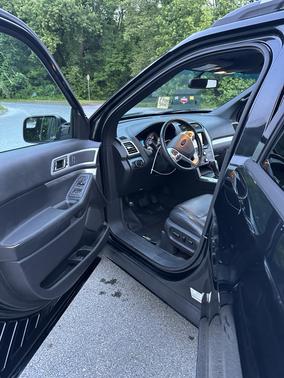 Black 2014 Ford Explorer XLT