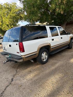 White 1999 GMC Suburban 1500