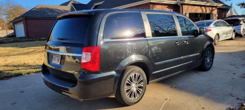 2014 Chrysler Town & Country S
