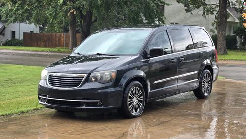 2014 Chrysler Town & Country S