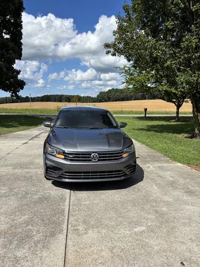 2017 Volkswagen Passat 1.8T R-Line w/Comfort