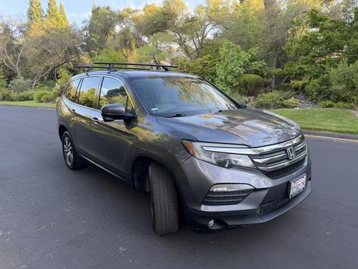 Gray 2017 Honda Pilot EX
