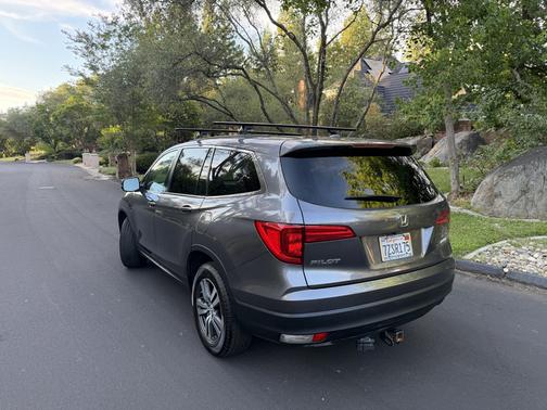 Gray 2017 Honda Pilot EX