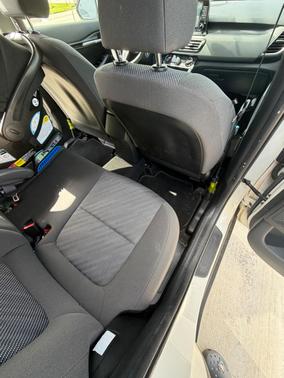 White 2021 Kia Seltos LX