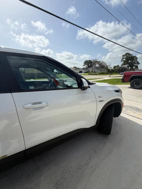White 2021 Kia Seltos LX