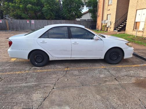 White 2006 Toyota Camry LE