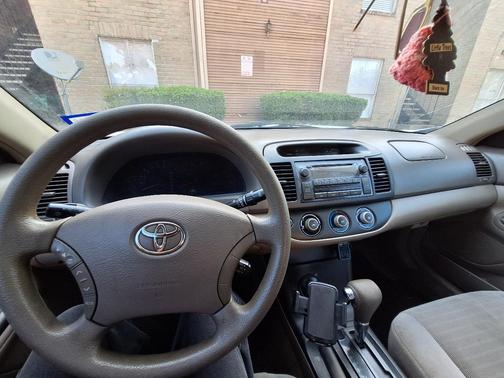 White 2006 Toyota Camry LE
