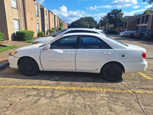 White 2006 Toyota Camry LE