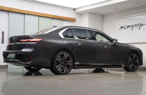 Black 2024 BMW i7 xDrive60