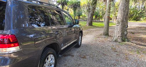 2016 Toyota Land Cruiser Base